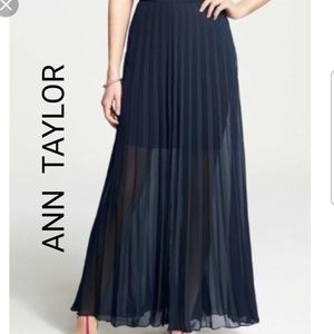 Ann Taylor Sunlight Pleat Skirt, M, EUC